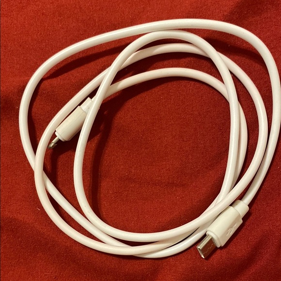 White USB Wall Charger and Cable - Picture 2 of 5